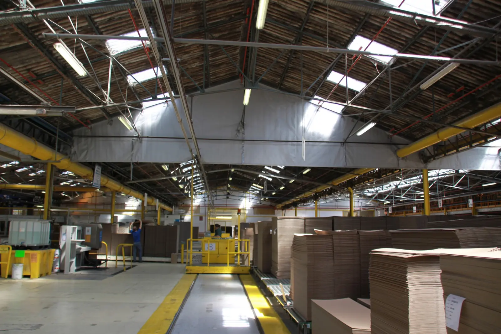 Écrans de cantonnement dans un entrepôt de stockage
